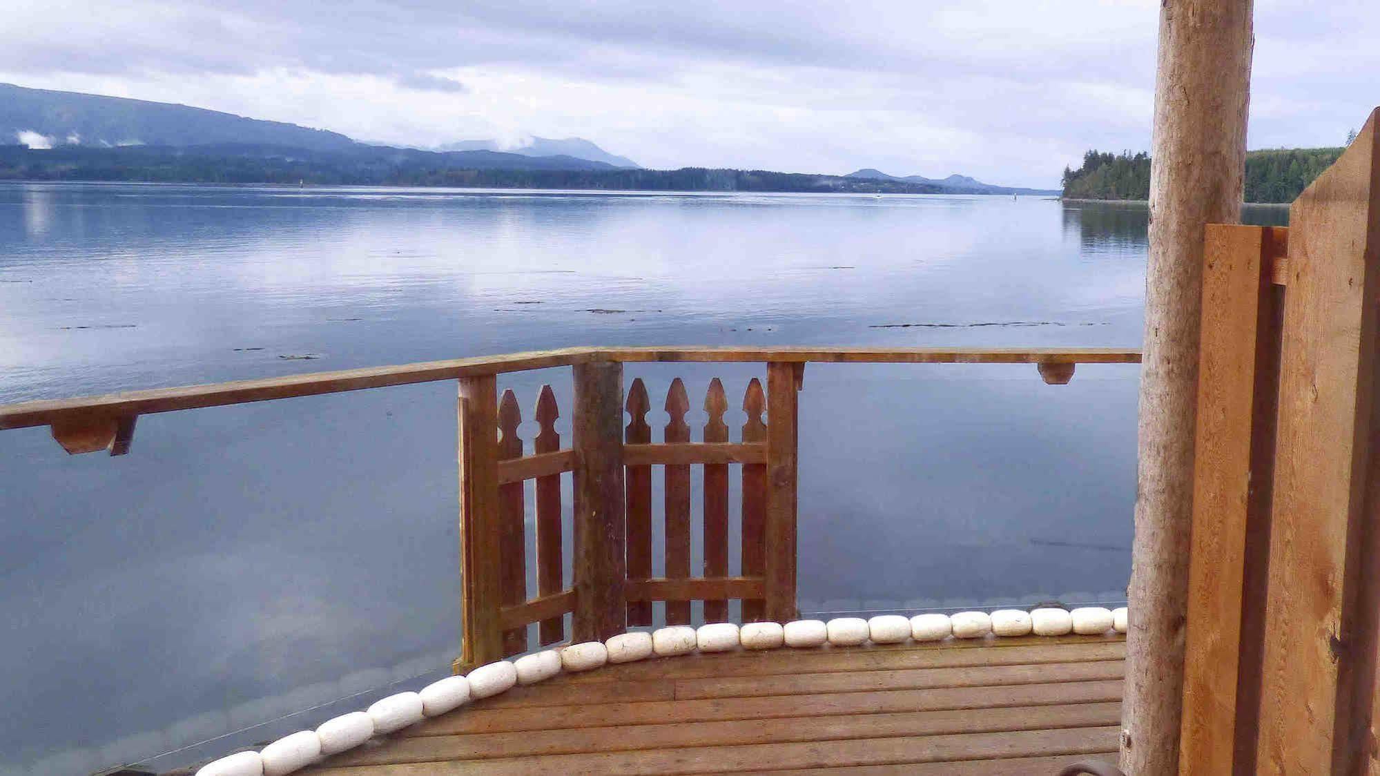 Seine Boat Inn Alert Bay ภายนอก รูปภาพ